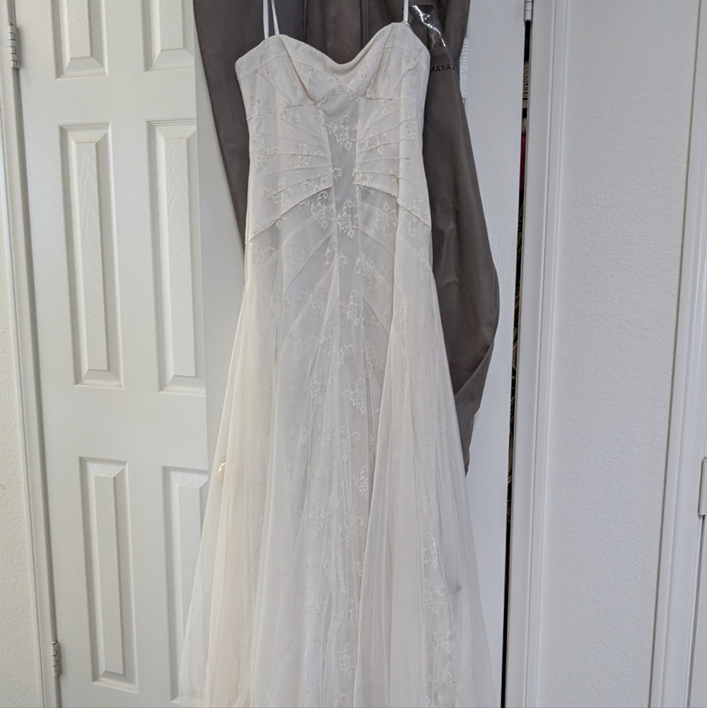 BCBGMaxAzria Chic White Dress